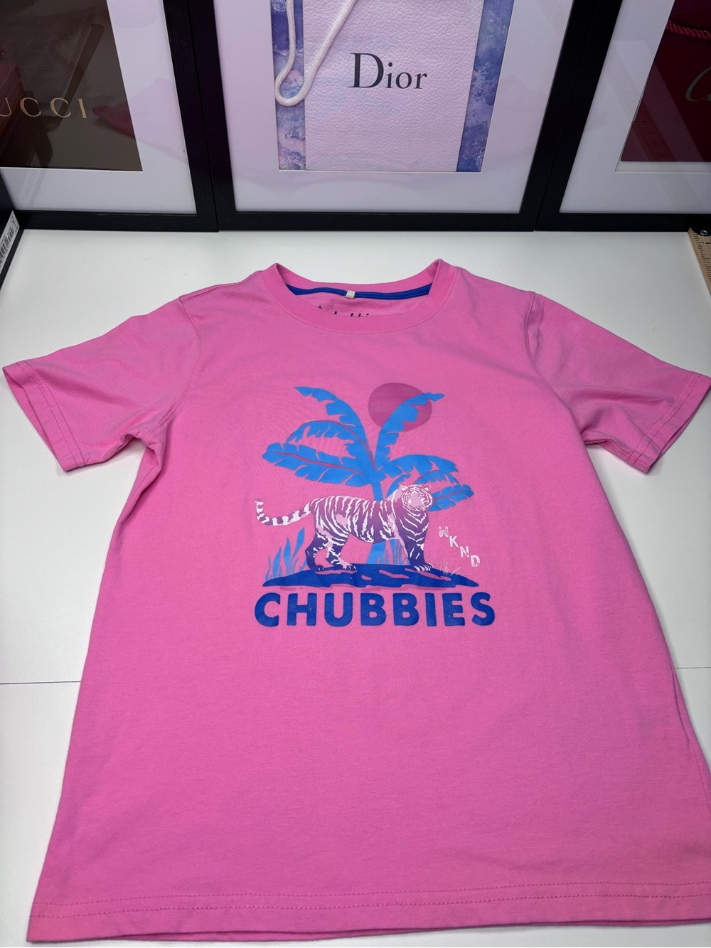 chubbies Pink Tee with Blue Tiger & Palm Graphic Like New Size Child M Beach